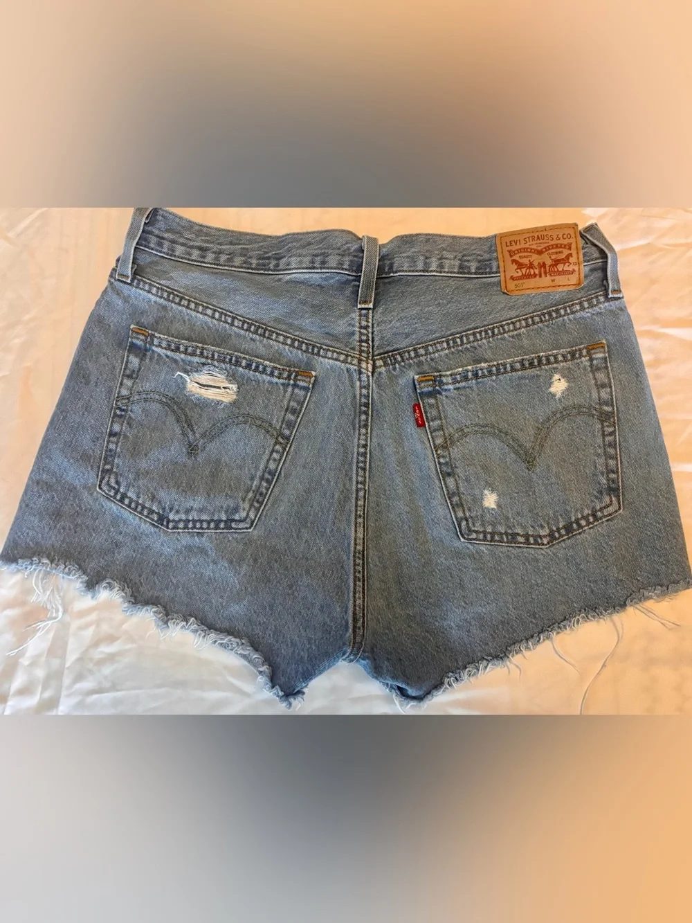 Levi’s 501 Original Distressed Cutoff Denim Shorts Women’s W30 High Rise Light - Picture 2 of 8